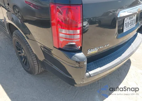 2010 Chrysler Town & Country Lx z USA, uszkodzony, nr VIN 2A4RR4DE5AR173766